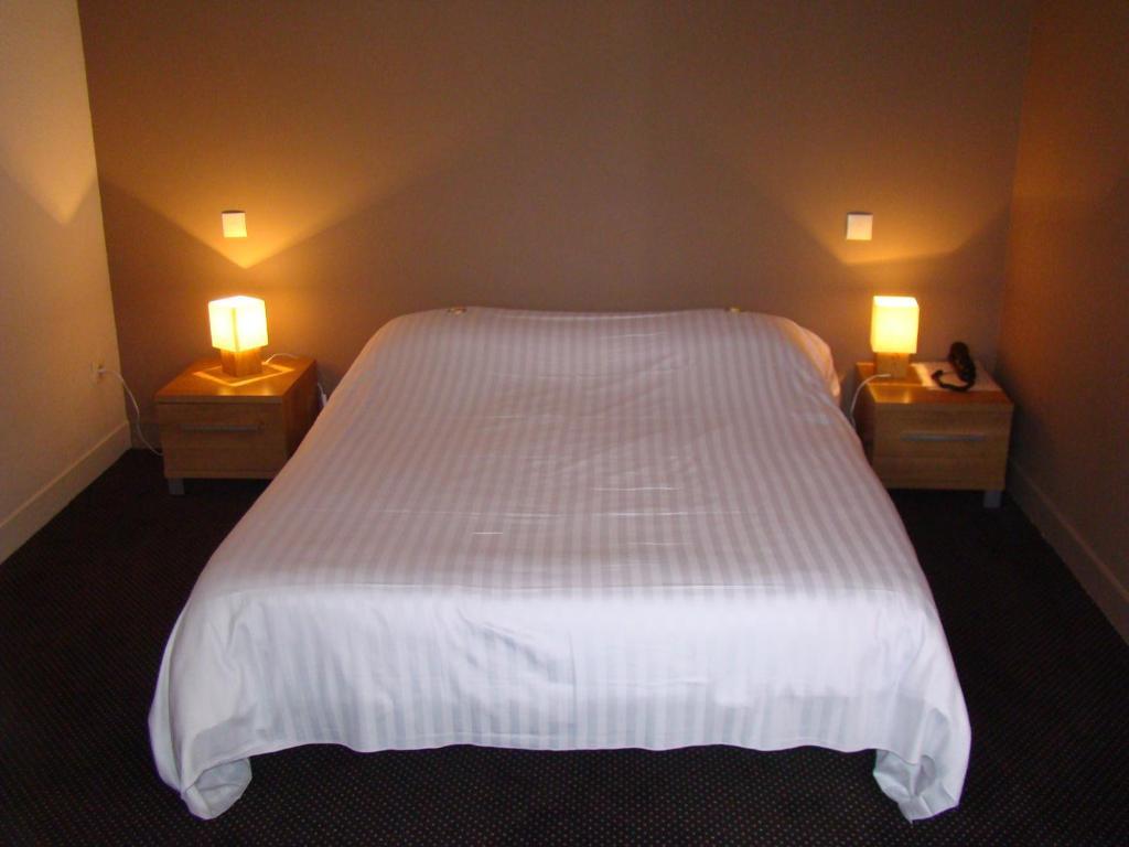 Hotel Restaurant - La Ferme De Vaux Creil Room photo